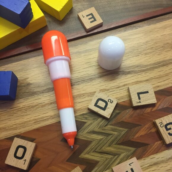 Secret Novelty Orange Pill Pen - Picture 4 of 4